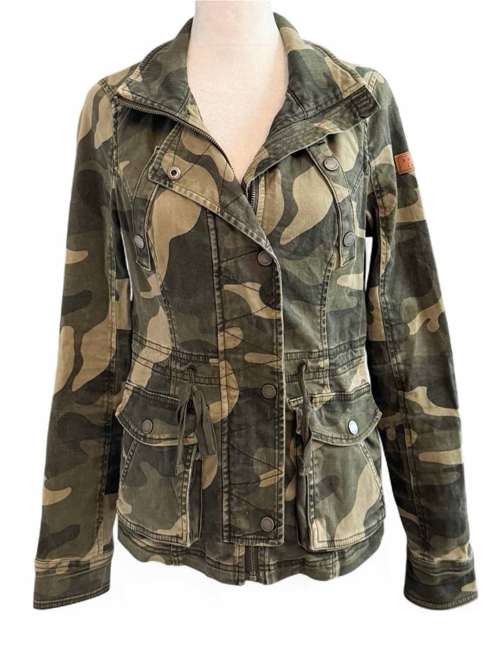 Hollister Camo Utility Jacket – Size XS, Excellent Condition 🌿